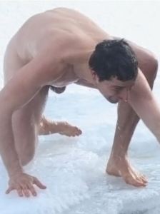  Bear Grylls